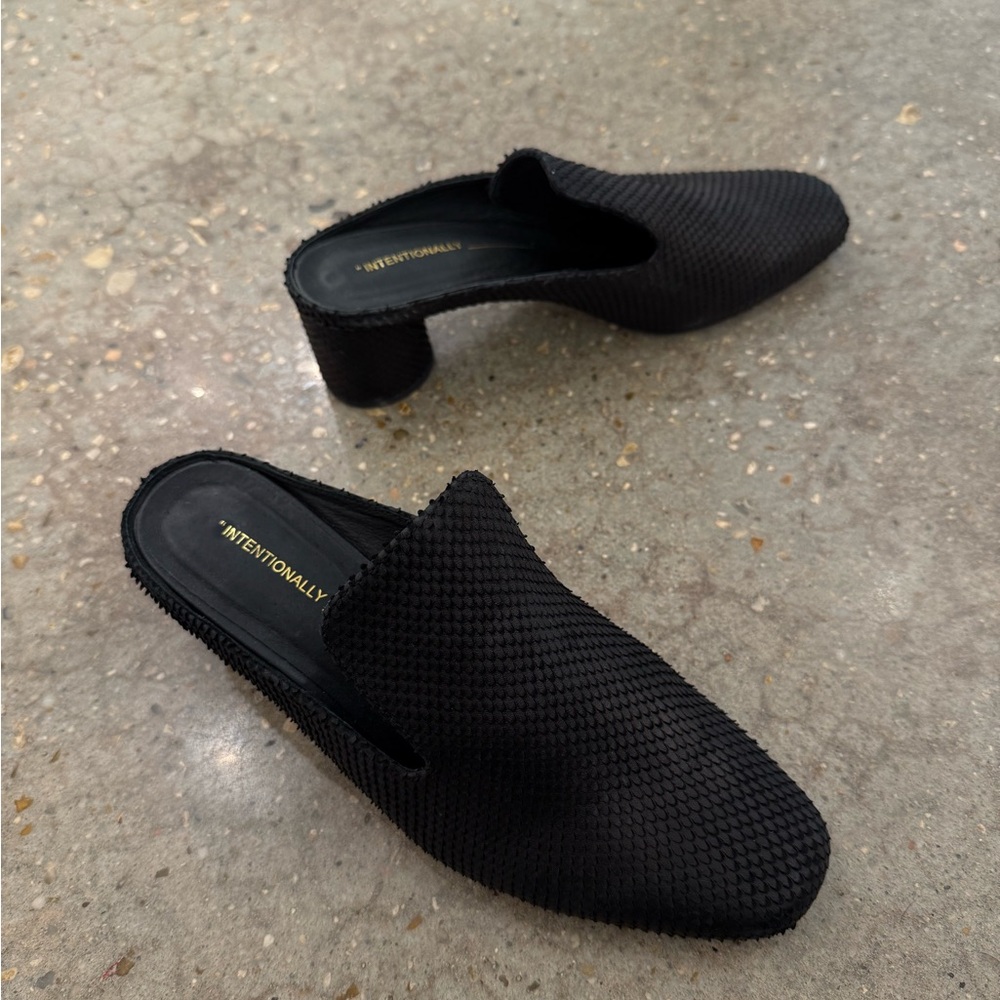 INTENTIONALLY BLANK Black Textured Mules